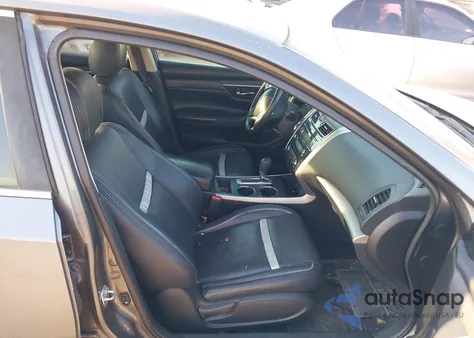 2015 Nissan Altima 2.5 S z USA, uszkodzony, nr VIN 1N4AL3AP2FN921551